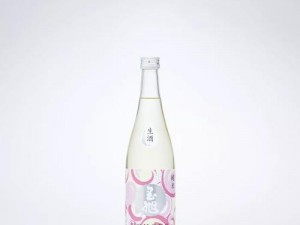 SKINFOOD 蜜桃清酒调理水：蕴含蜜桃与清酒美肌精萃，为肌肤注入活力，焕发水嫩光彩