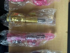 黑人寄宿 NTR 震动棒，极致刺激的情趣玩具，让你欲罢不能